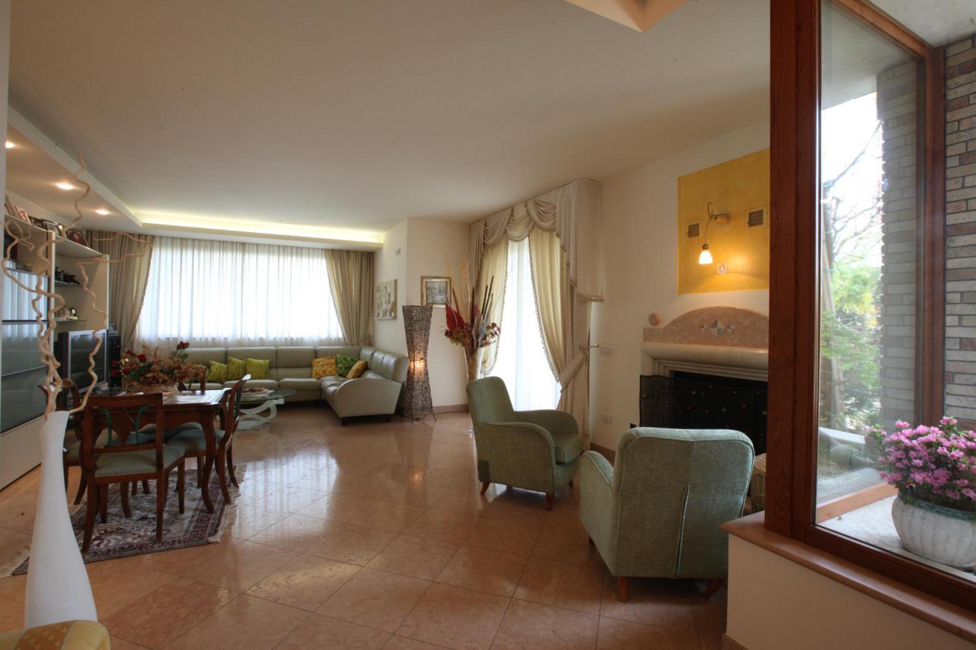 Villa Gioia Rooms Монтегранаро Екстер'єр фото