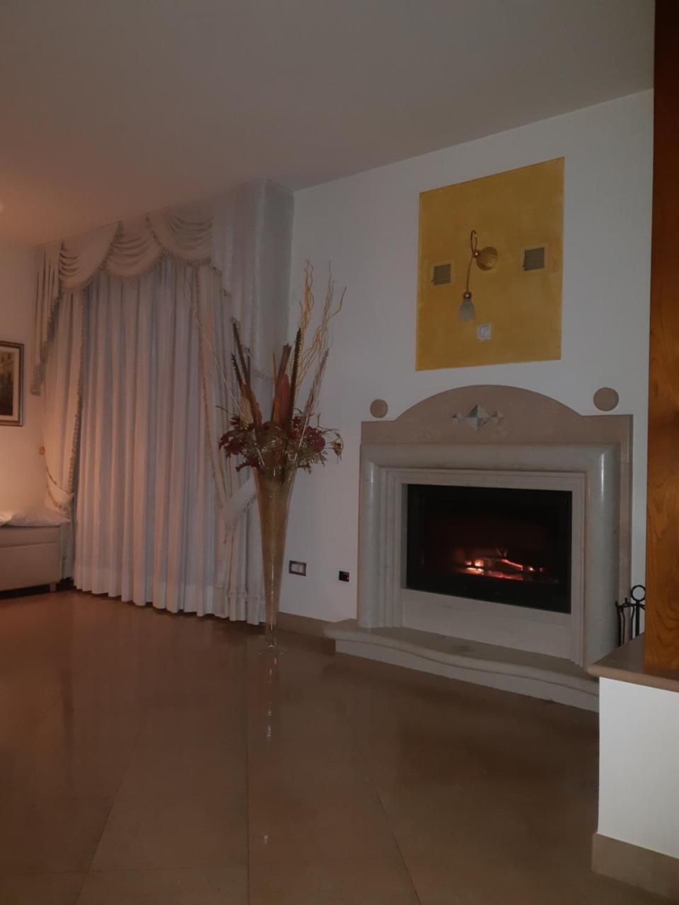 Villa Gioia Rooms Монтегранаро Екстер'єр фото